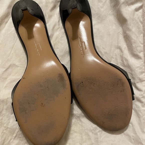 SALVATORE FERRAGAMO VARA GLORY BLACK SANDALS HEELS SZ 9 - Picture 3 of 5
